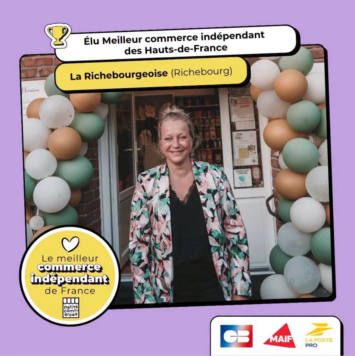 Cécile devant La Richebourgeoise, à Richebourg, élue Meilleur commerce indépendant des Hauts-de-France par Petits Commerces